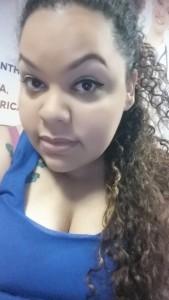 Makeup glitter causes blindness-2