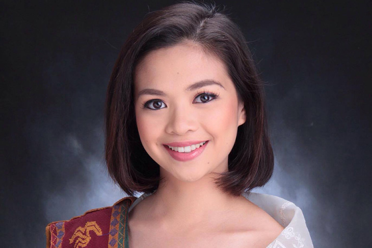 UP Female Suma Cum laude