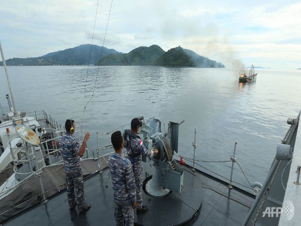Indonesia sinks Filipino illegal fishing vessels