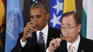 U.S. President Barack Obama, left, and United Nations Secretary-General Ban Ki-moon share a toast at a luncheon during the United Nations General Assembly at United Nations headquarters Sept, 20 2016. (Lucas Jackson/Pool Photo via AP)