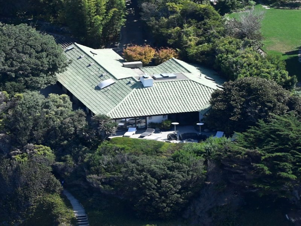 Angelina Jolie Rented Mansion