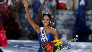 Miss Philippines Pia Alonzo Wurtzbach waves after being crowned Miss Universe at the 2015 Miss Universe Pageant in Las Vegas, Nevada December 20, 2015. 