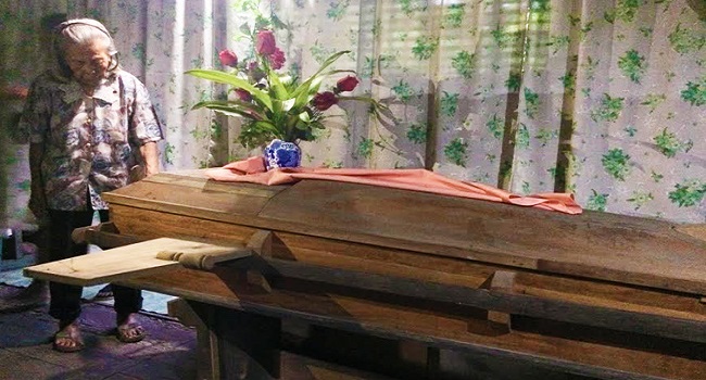 airplane shape of casket