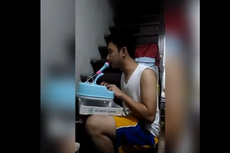 Funny Filipino Home Based LRT Announcer Goes Viral