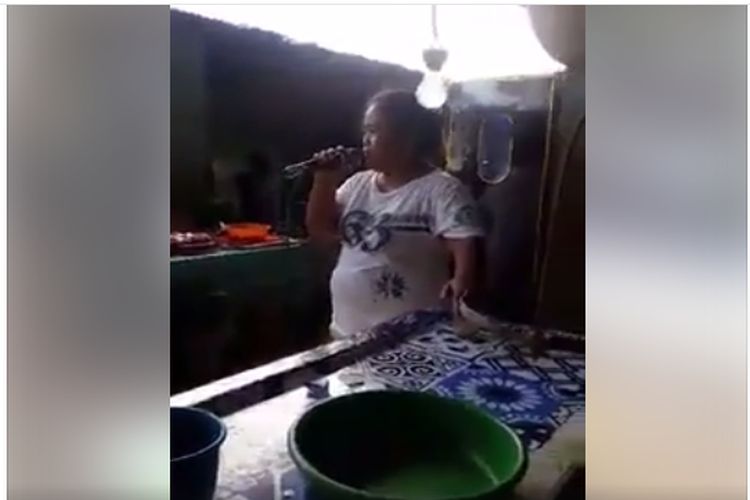Viral: Impressive Vocal Range Of Talented Fish Vendor Will Shock You!
