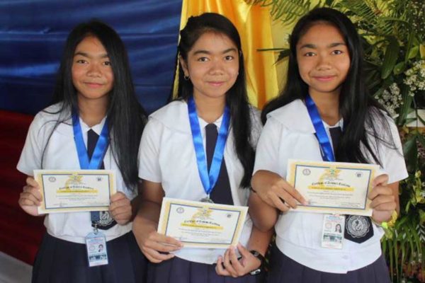 Filipino Triplets Complete Junior High School As Top 3 Of Their Class